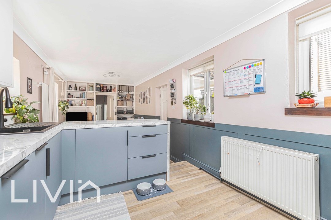 2 bed maisonette for sale in St. Mary's Road, London 2