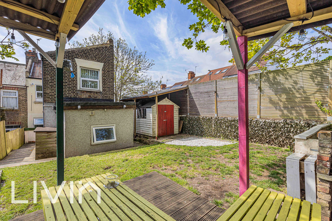 2 bed maisonette for sale in St. Mary's Road, London 9