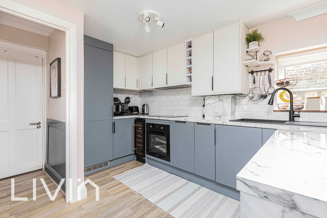 2 bed maisonette for sale in St. Mary's Road, London 10