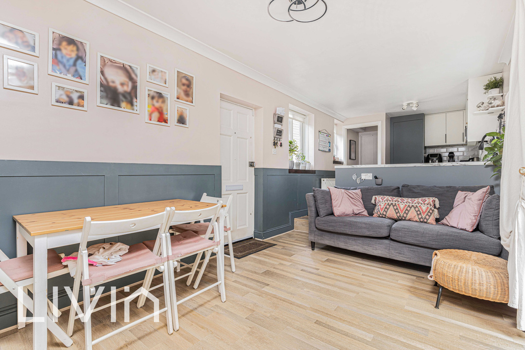 2 bed maisonette for sale in St. Mary's Road, London, SE25