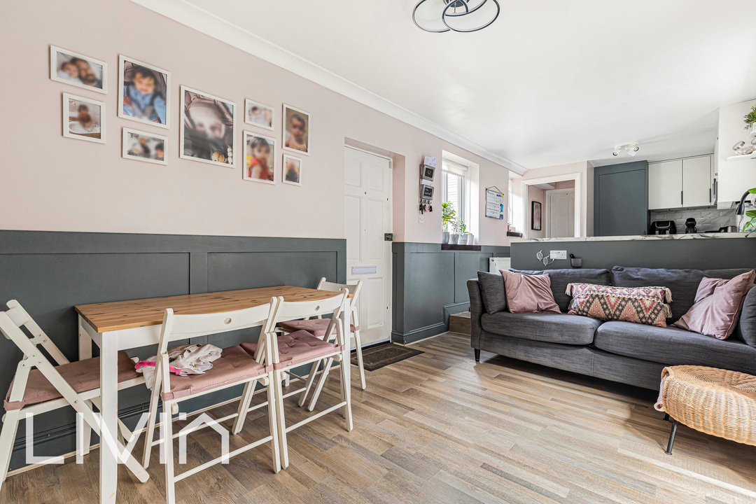 2 bed maisonette for sale in St. Mary's Road, London  - Property Image 9