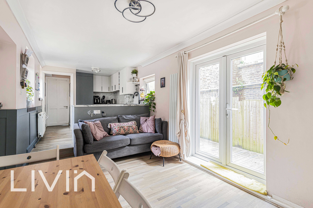 2 bed maisonette for sale in St. Mary's Road, London  - Property Image 14