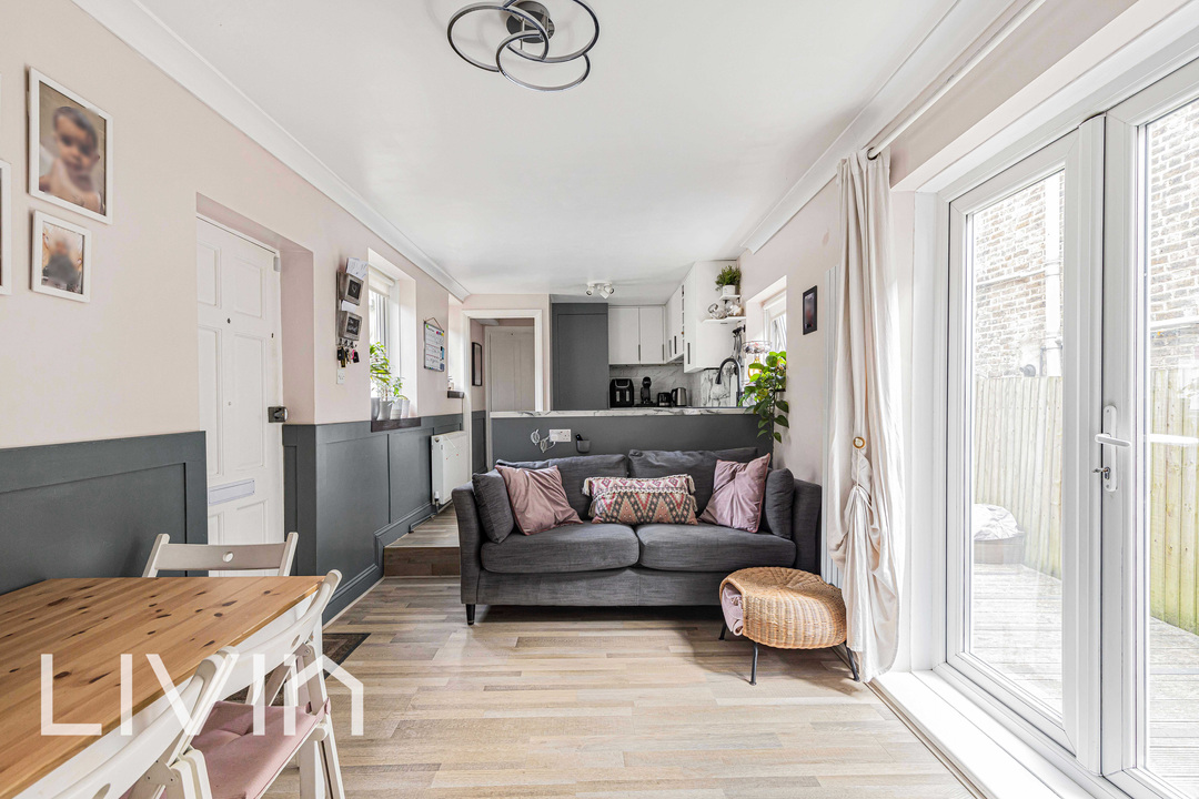 2 bed maisonette for sale in St. Mary's Road, London 7