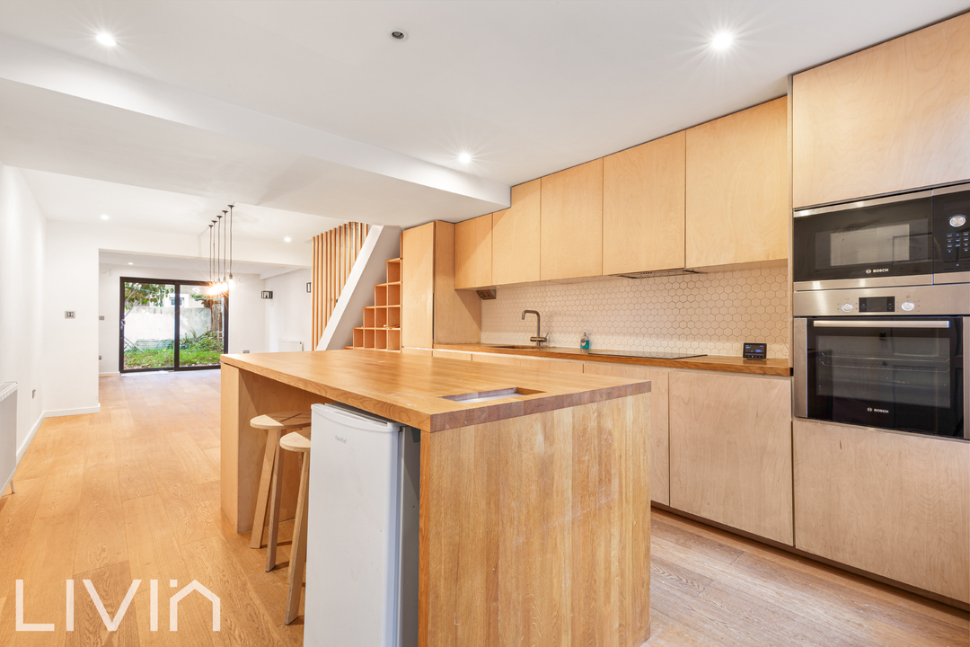 2 bed end of terrace house to rent in Addington Road, Croydon 3