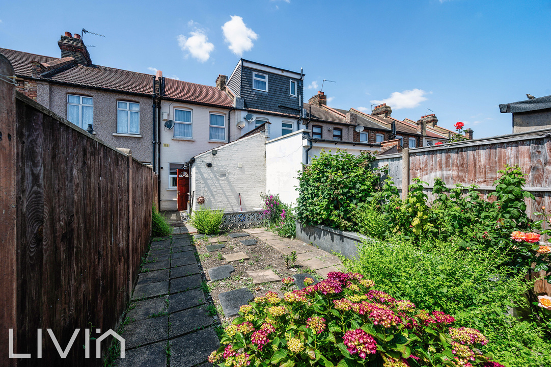 2 bed terraced house for sale in Sutherland Road, Croydon 6