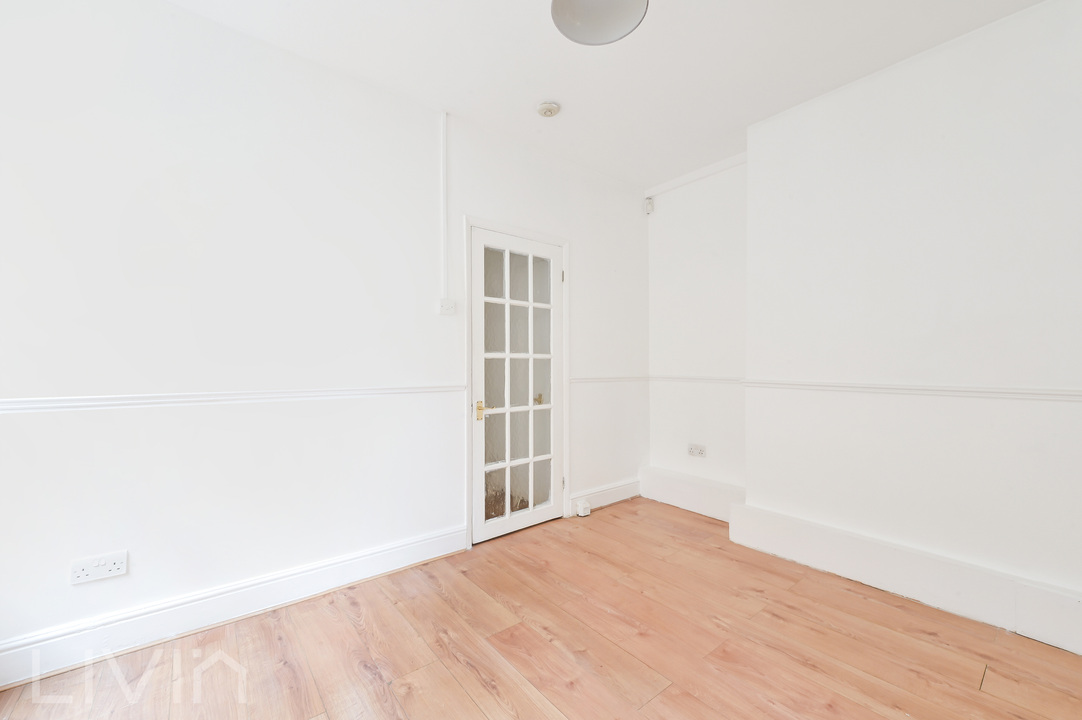 2 bed maisonette for sale in Kettering Street, London 3