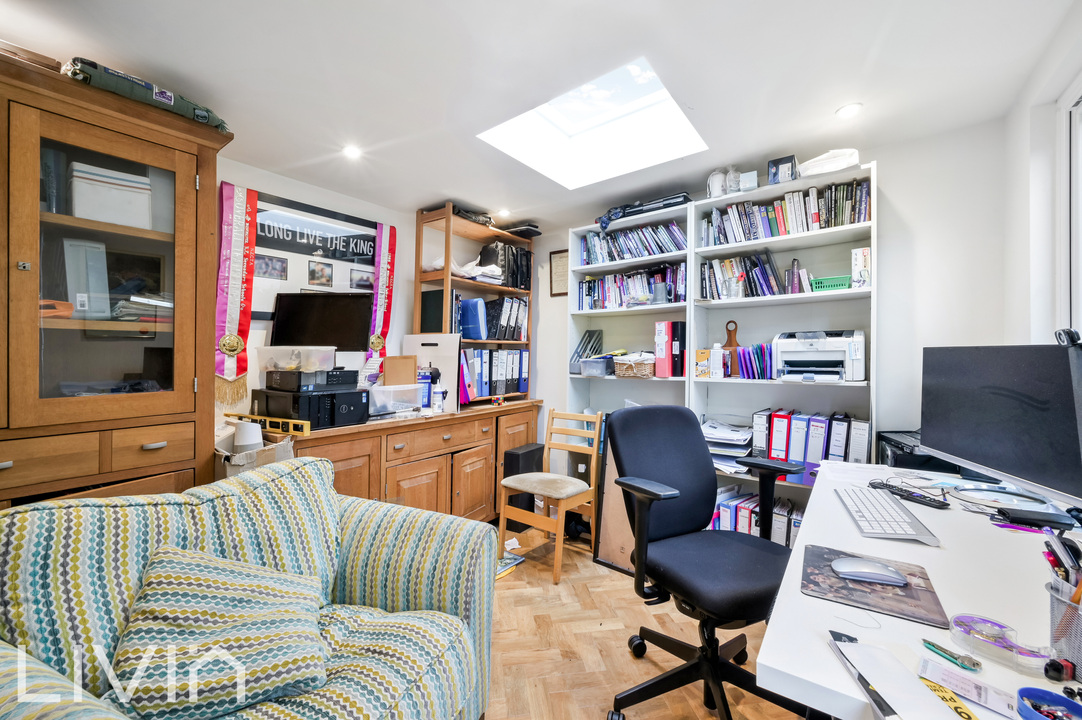 5 bed house for sale in Compton Road, Croydon 17