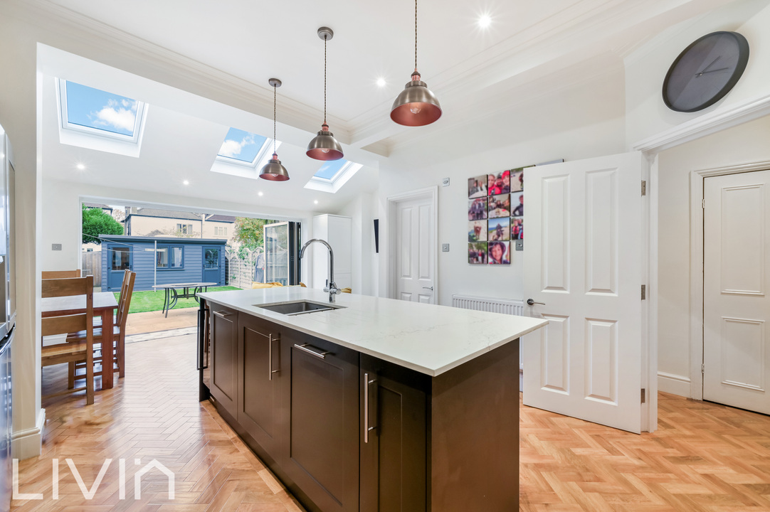 5 bed house for sale in Compton Road, Croydon 3