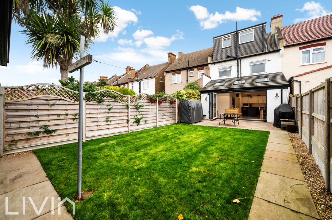 5 bed house for sale in Compton Road, Croydon 15