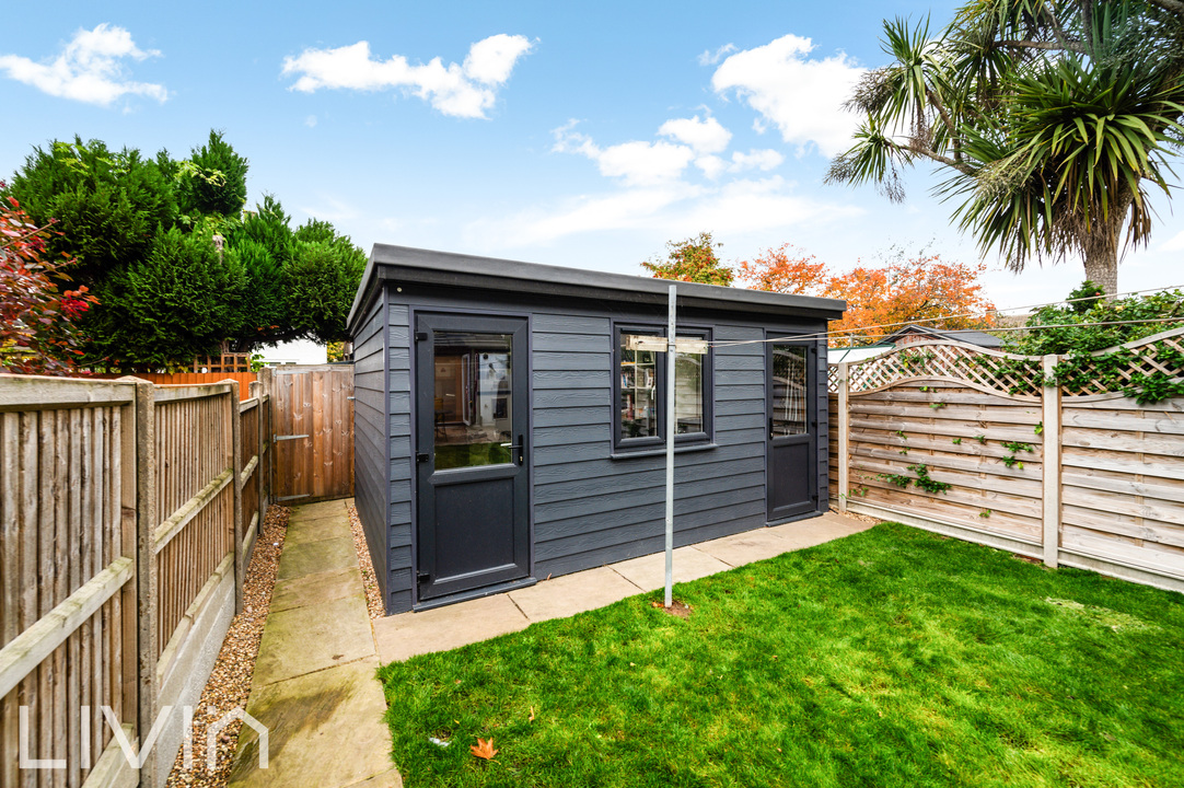 5 bed house for sale in Compton Road, Croydon 16