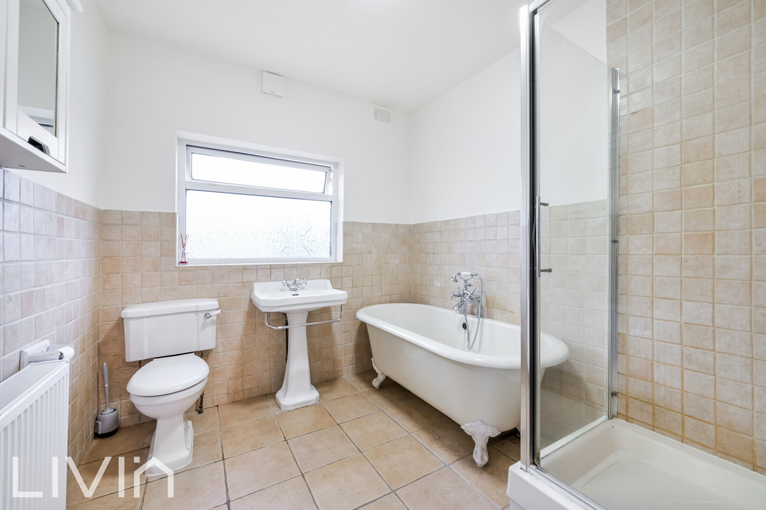 5 bed house for sale in Compton Road, Croydon 10