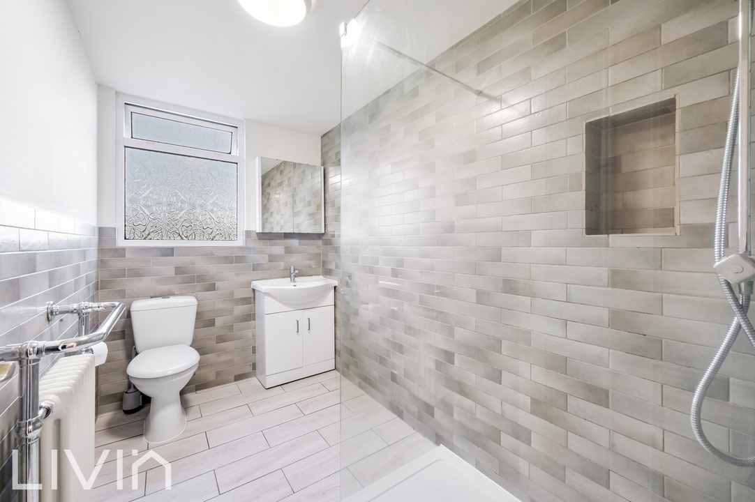 5 bed house for sale in Compton Road, Croydon 13