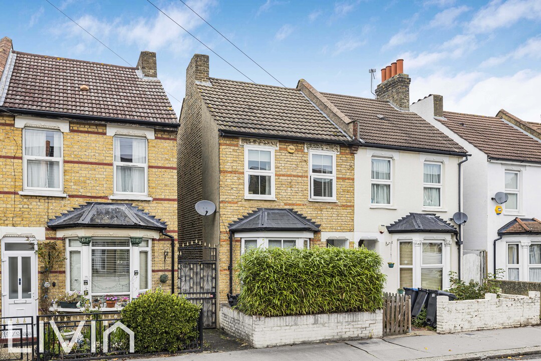 3 bed semi-detached house for sale in Rymer Road, Croydon  - Property Image 1