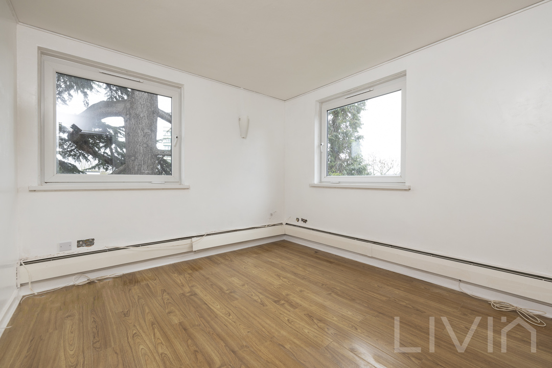 2 bed apartment to rent in Bramley Hill, South Croydon 5