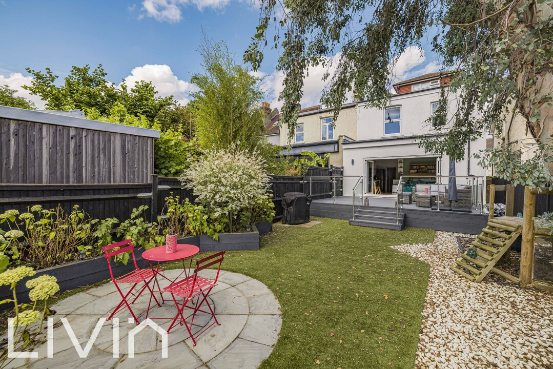 3 bed apartment for sale in Liverpool Road, Thornton Heath 1