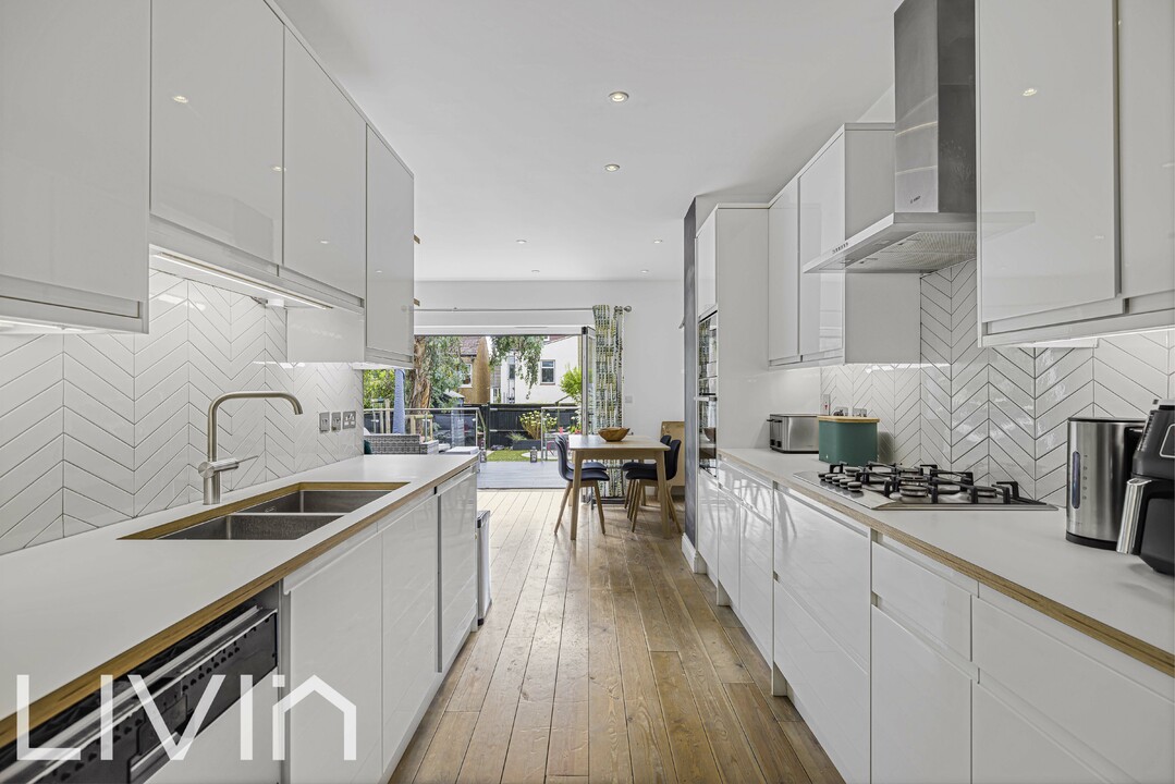 3 bed apartment for sale in Liverpool Road, Thornton Heath 2