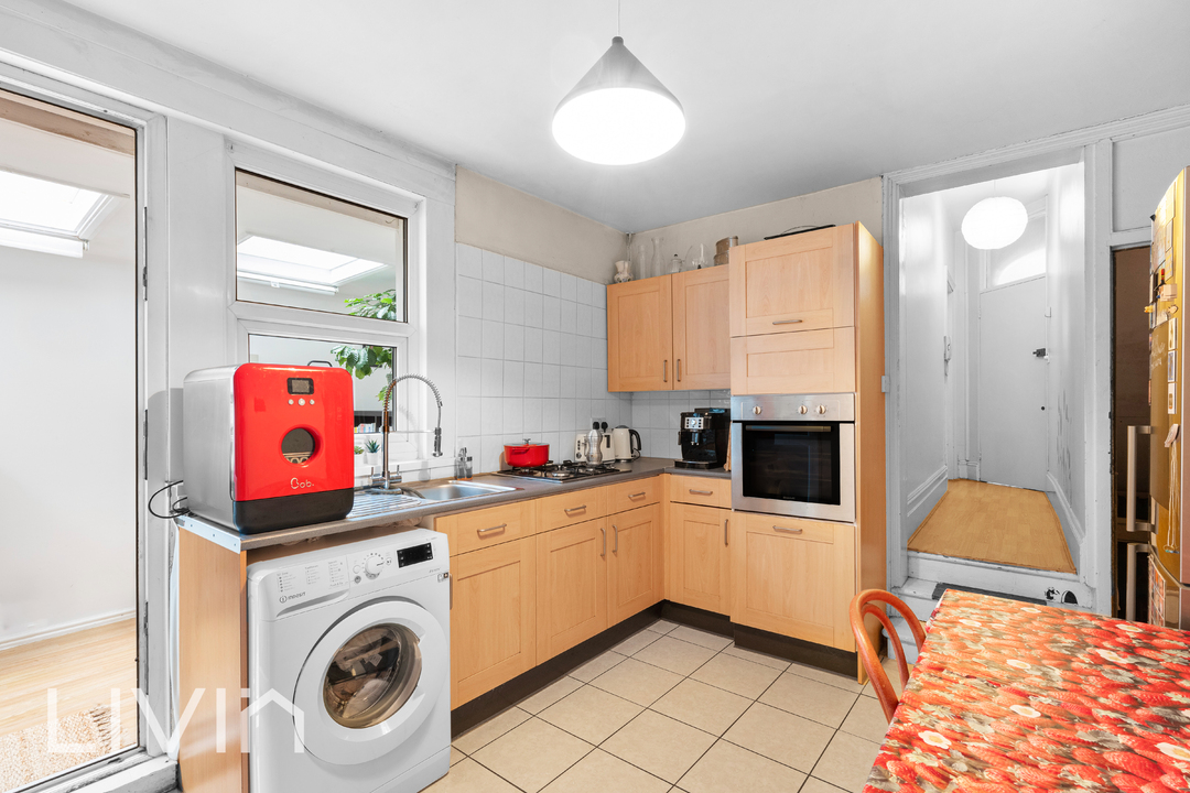 1 bed apartment for sale in St. Saviours Road, Croydon 6