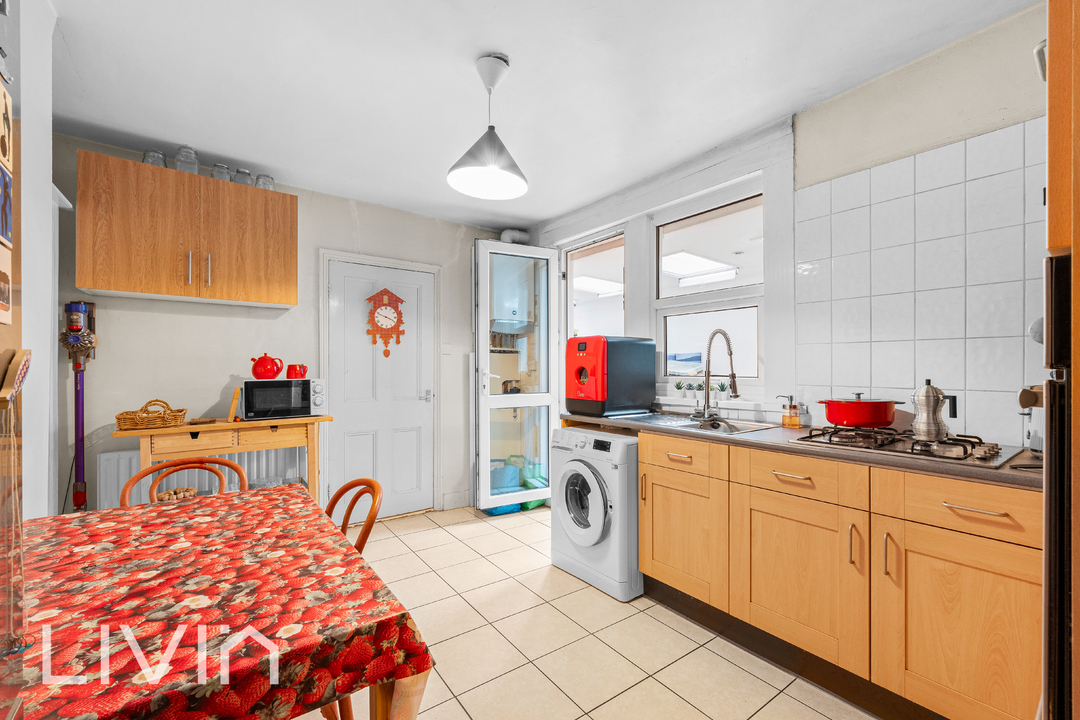 1 bed apartment for sale in St. Saviours Road, Croydon 7