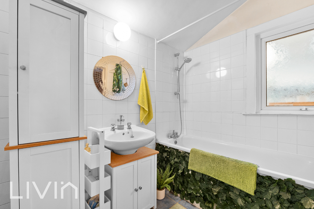 1 bed apartment for sale in St. Saviours Road, Croydon 16