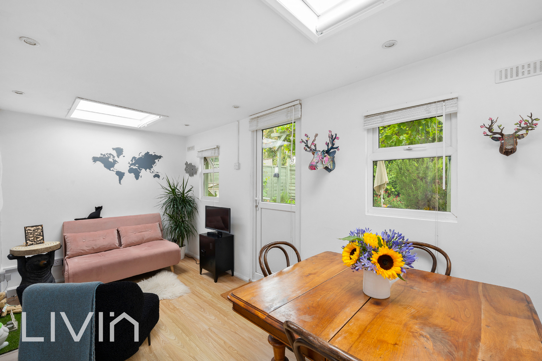 1 bed apartment for sale in St. Saviours Road, Croydon  - Property Image 1