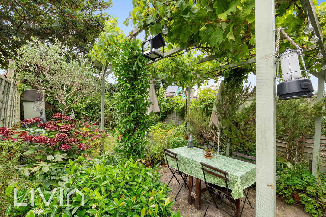 1 bed apartment for sale in St. Saviours Road, Croydon 13