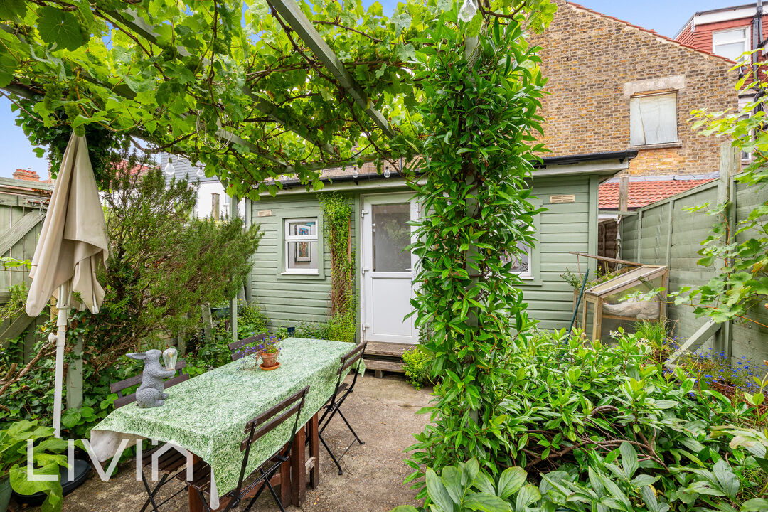 1 bed apartment for sale in St. Saviours Road, Croydon 15