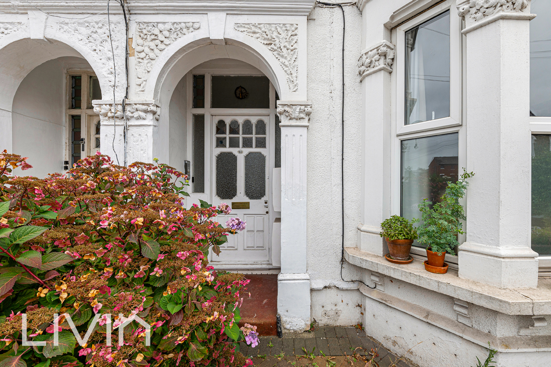 1 bed apartment for sale in St. Saviours Road, Croydon 19