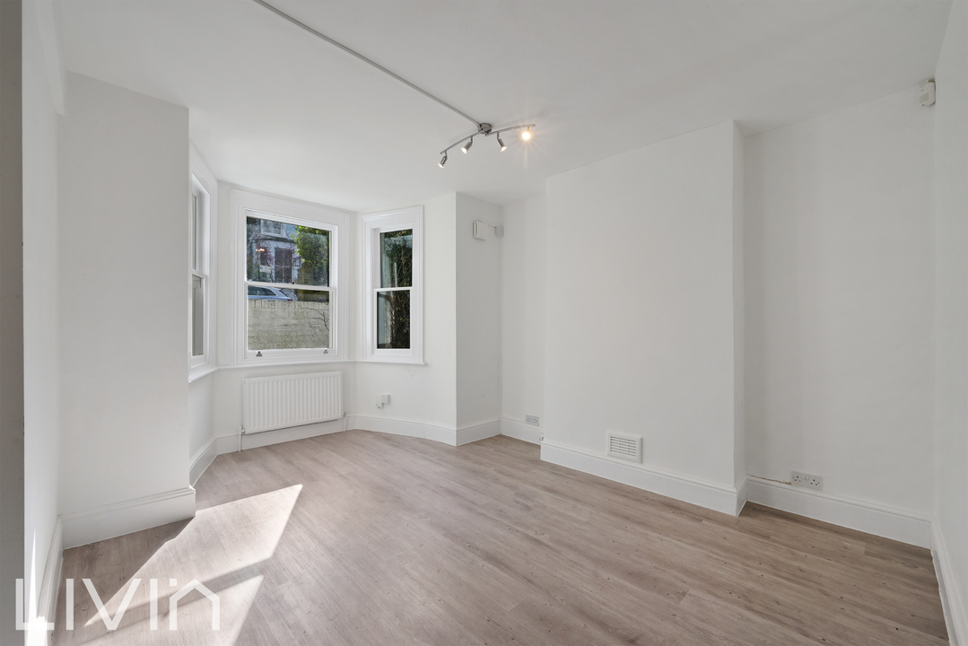 2 bed apartment to rent in Spenser Road, London 3