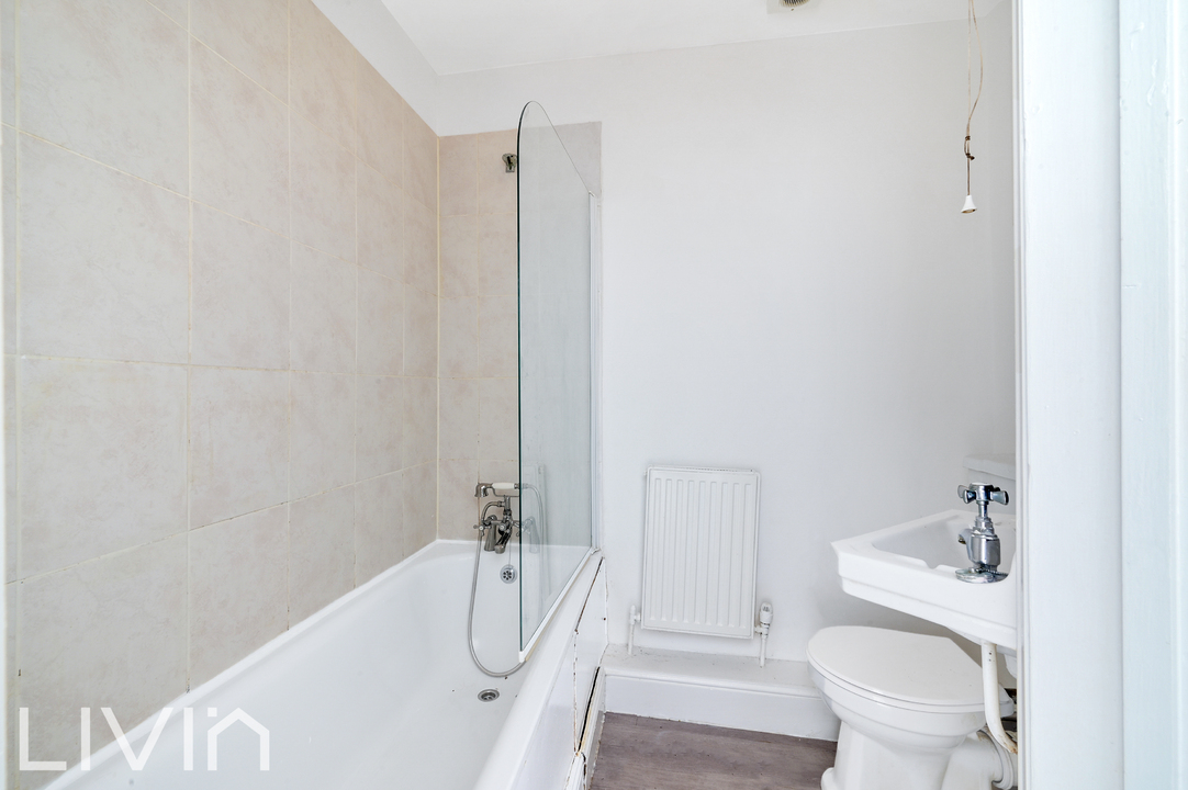 2 bed apartment to rent in Spenser Road, London 6