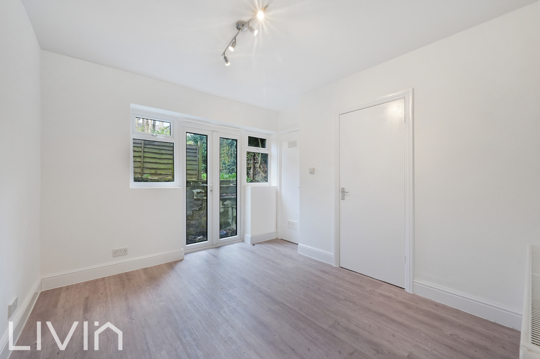 2 bed apartment to rent in Spenser Road, London 7