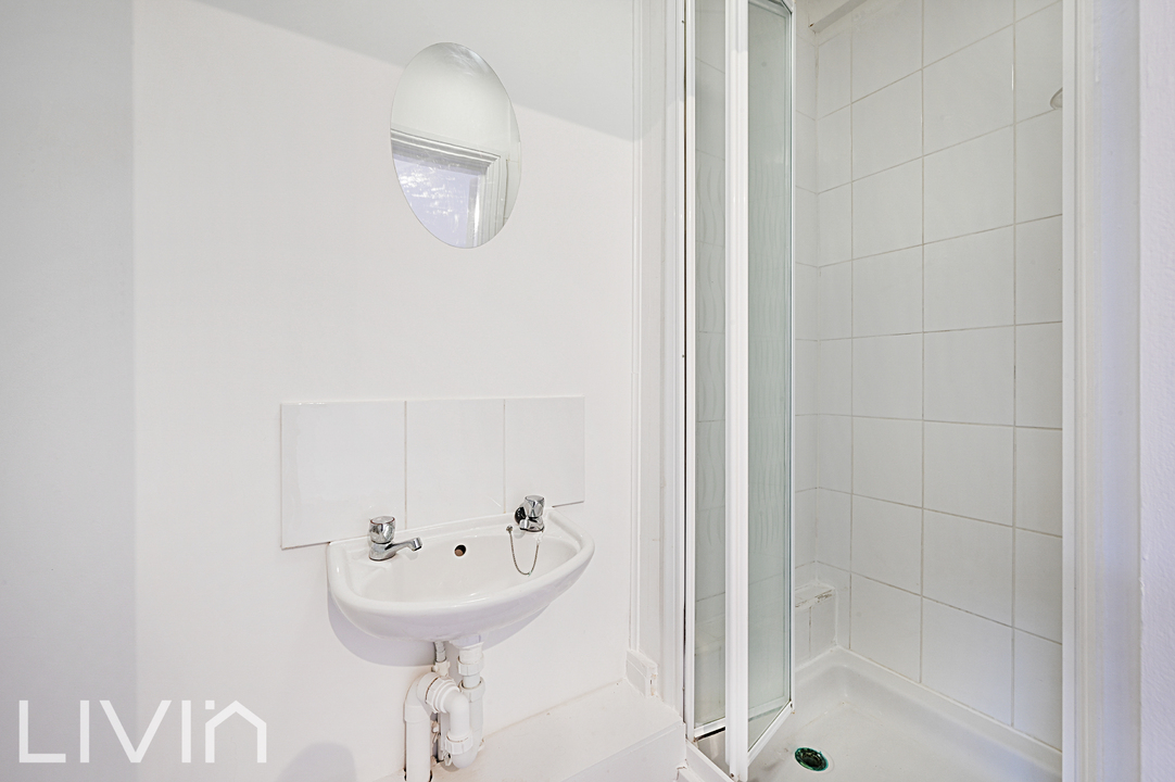 2 bed apartment to rent in Spenser Road, London 9