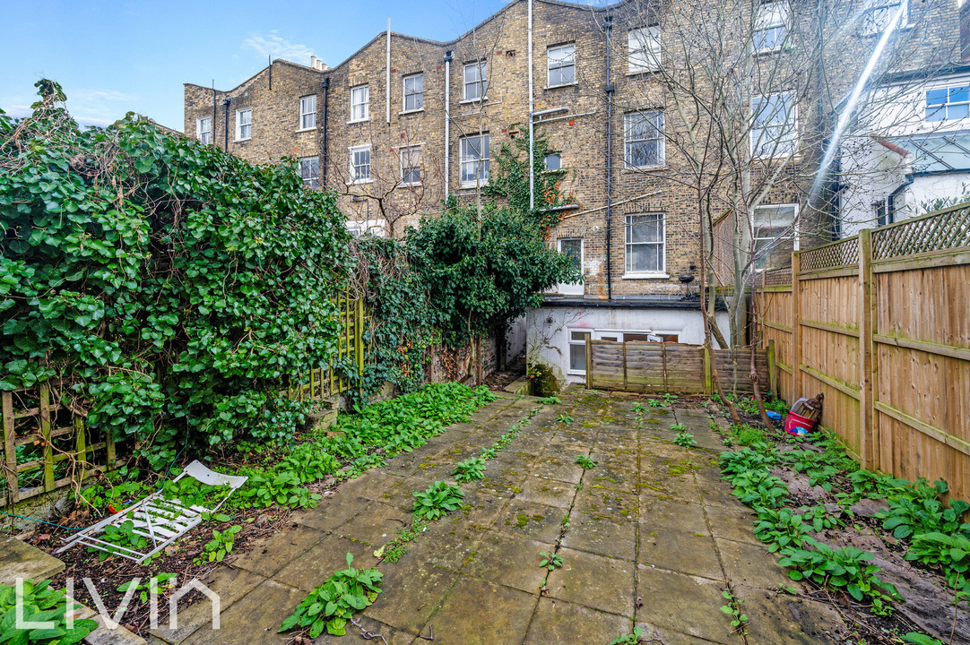 2 bed apartment to rent in Spenser Road, London 10