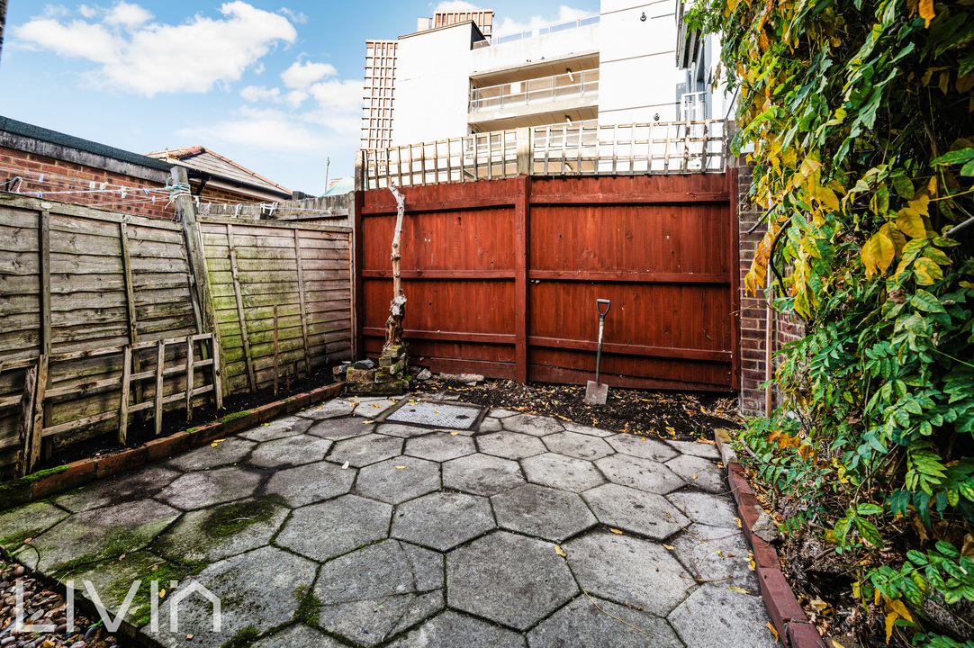 2 bed end of terrace house for sale in Laud Street, Croydon 9