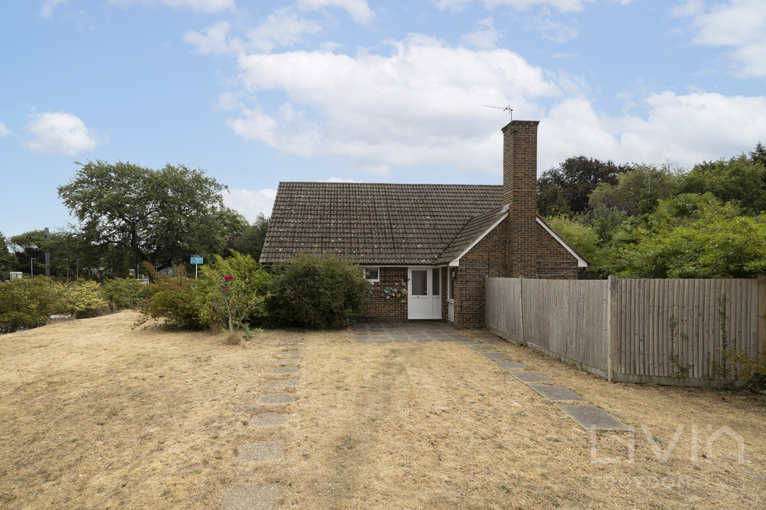 4 bed detached house to rent in Coombe Road, Croydon 28