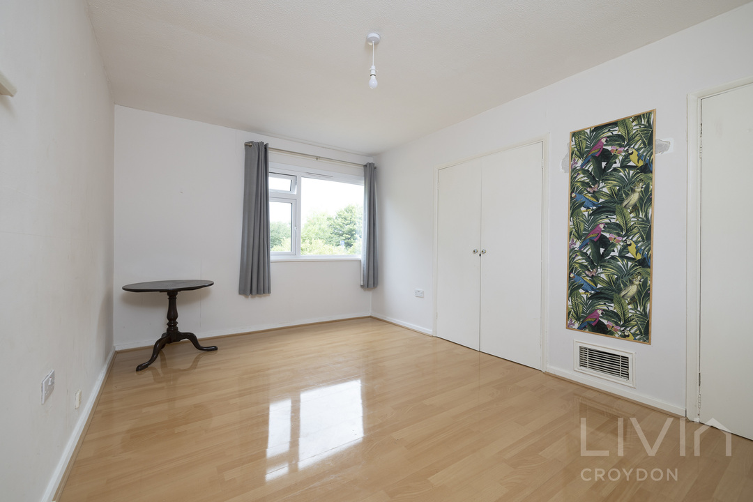 4 bed detached house to rent in Coombe Road, Croydon 16