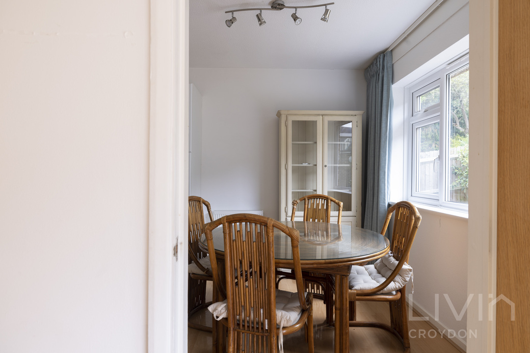 4 bed detached house to rent in Coombe Road, Croydon 9