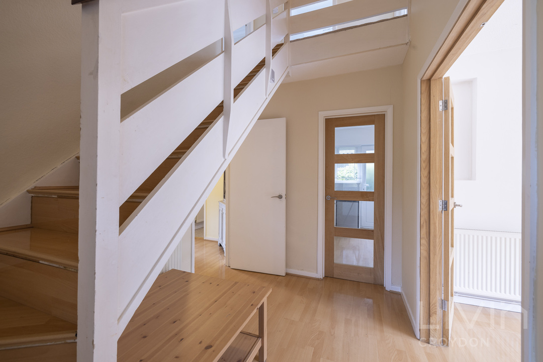 4 bed detached house to rent in Coombe Road, Croydon 15