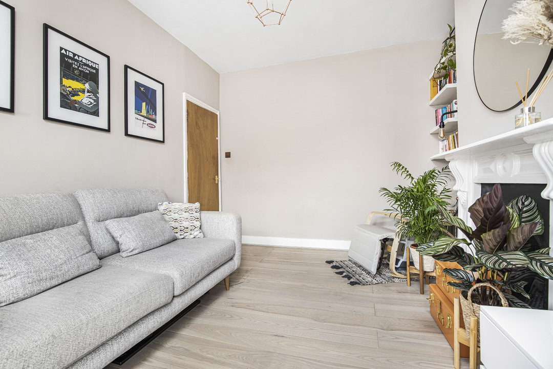 2 bed apartment for sale in St. Saviours Road, Croydon  - Property Image 4