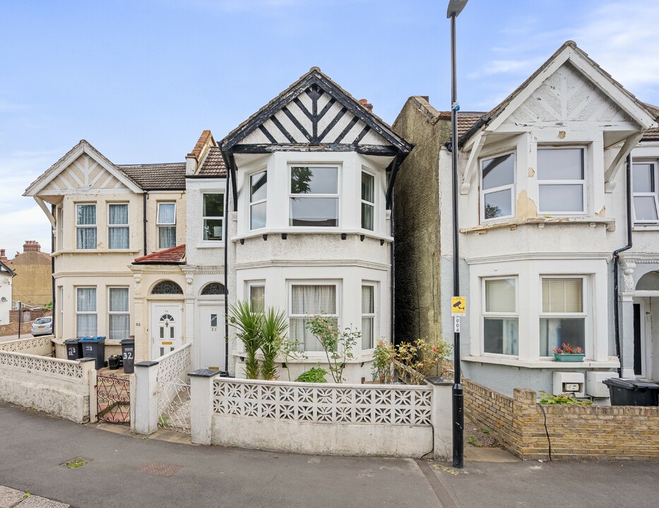 2 bed apartment for sale in Lodge Road, Croydon  - Property Image 2
