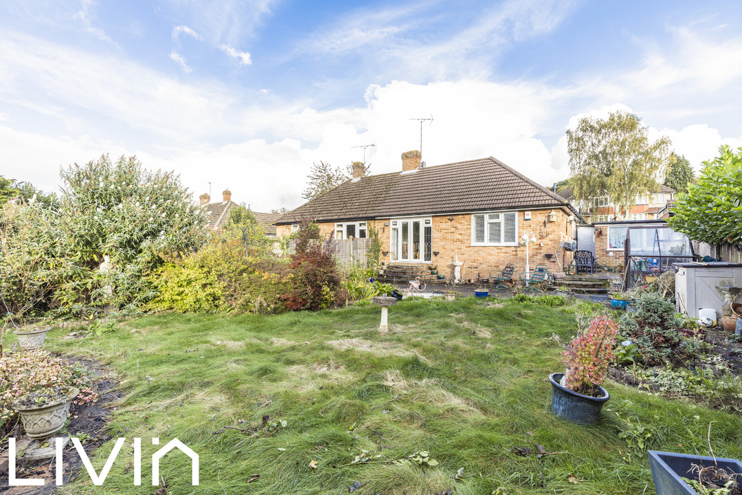 2 bed bungalow for sale in The Ruffetts, South Croydon  - Property Image 9