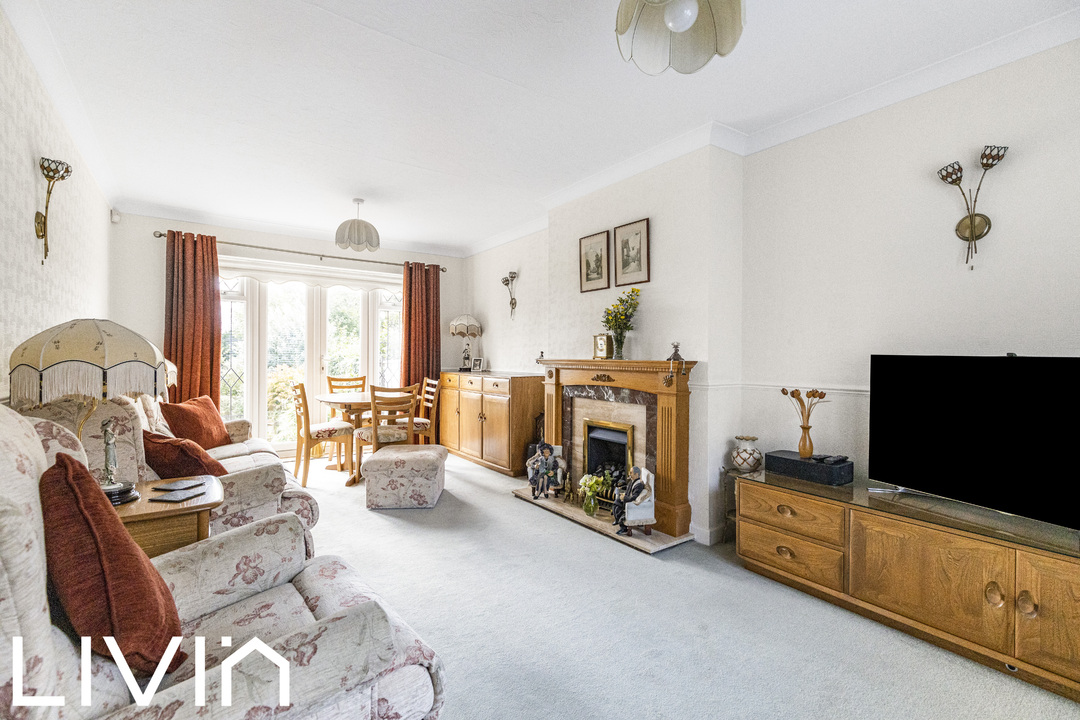 2 bed bungalow for sale in The Ruffetts, South Croydon  - Property Image 3