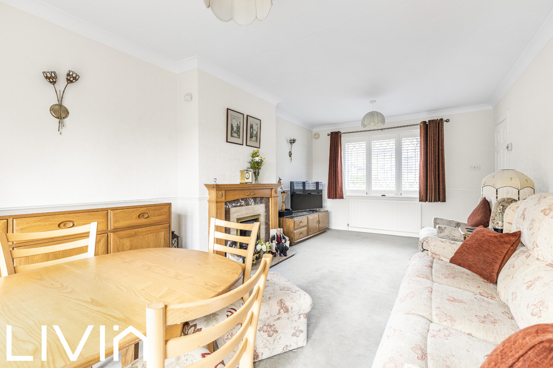 2 bed bungalow for sale in The Ruffetts, South Croydon  - Property Image 5