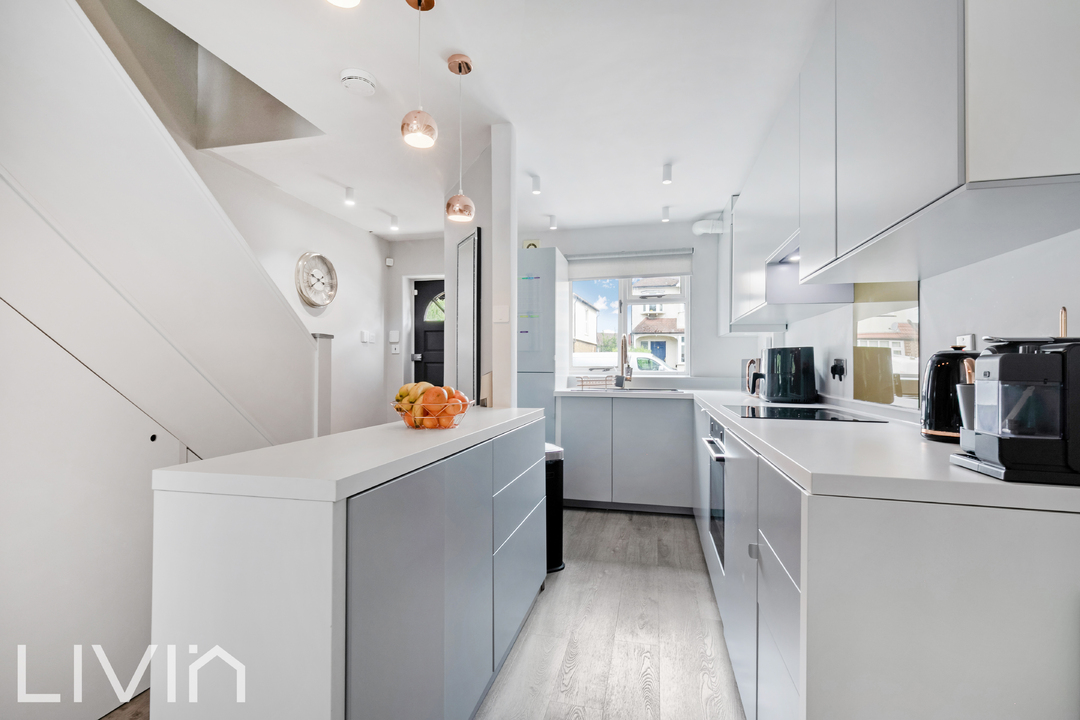 2 bed terraced house for sale in Meopham Road, Mitcham  - Property Image 2