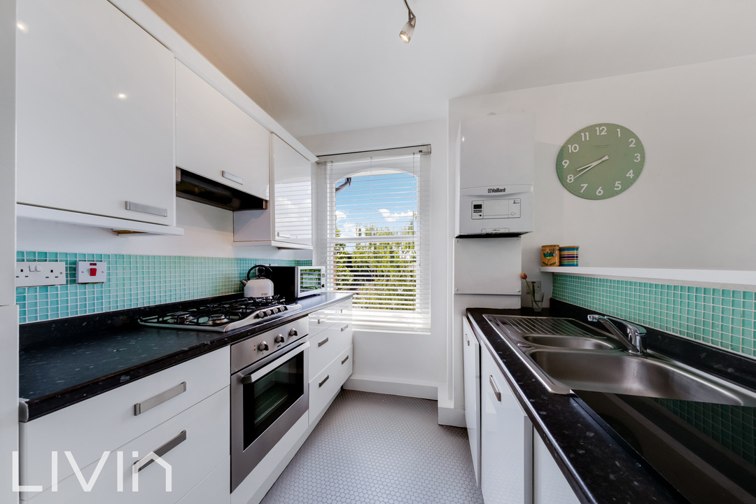 1 bed apartment for sale in Bramley Hill, South Croydon 4
