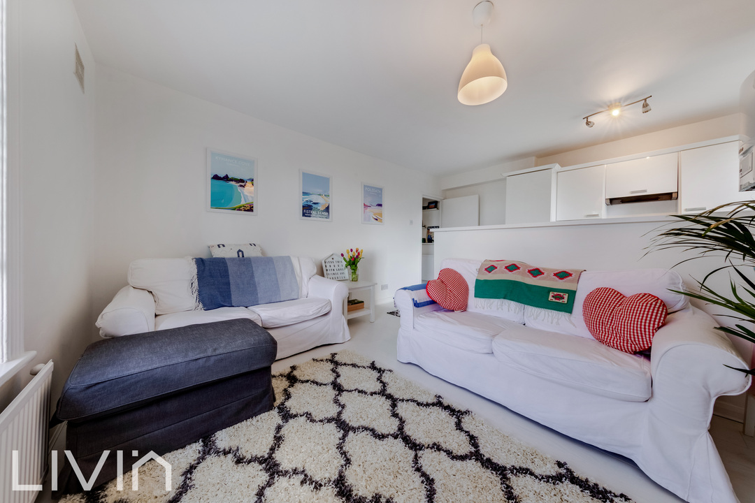 1 bed apartment for sale in Bramley Hill, South Croydon 2