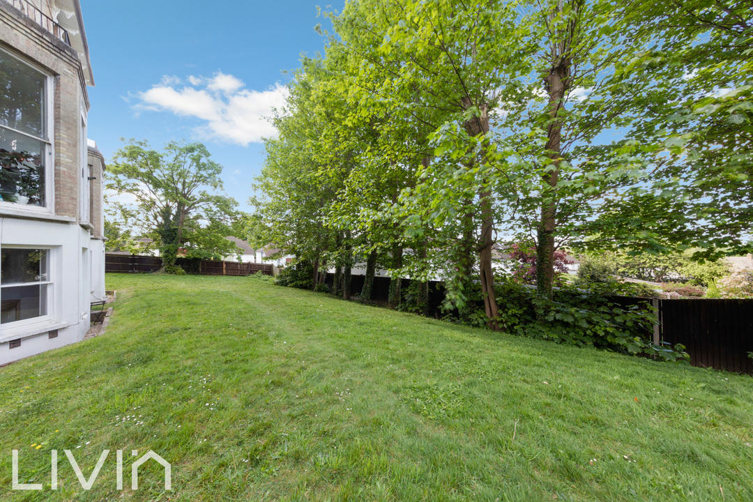 1 bed apartment for sale in Bramley Hill, South Croydon 7