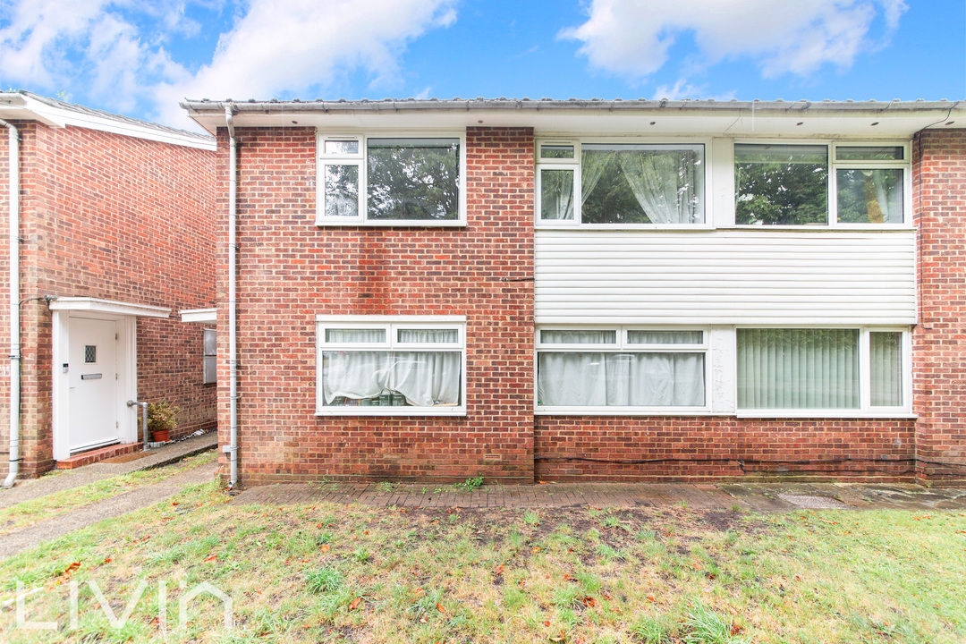 3 bed maisonette for sale in Pampisford Road, South Croydon 12