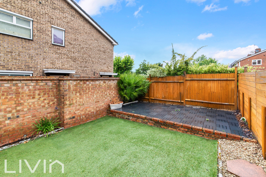 3 bed maisonette for sale in Pampisford Road, South Croydon 10