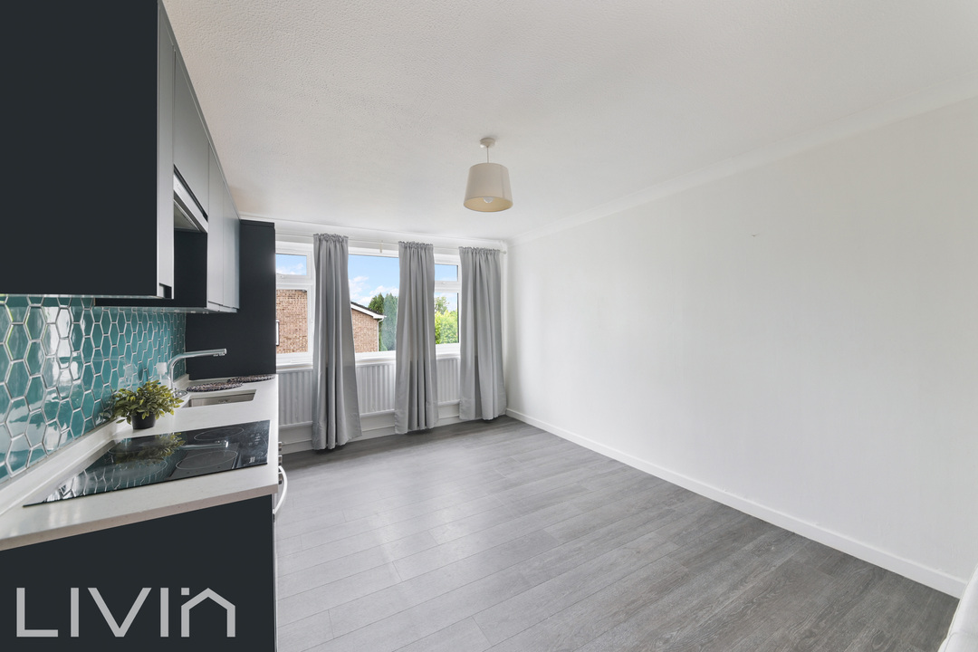 3 bed maisonette for sale in Pampisford Road, South Croydon  - Property Image 2