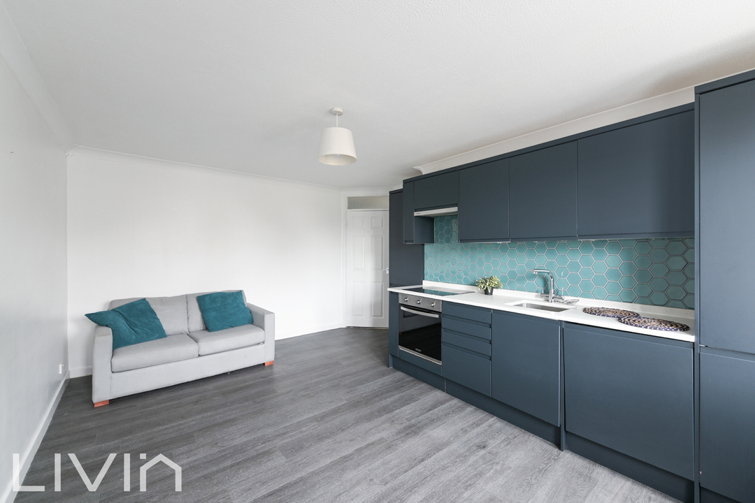 3 bed maisonette for sale in Pampisford Road, South Croydon 2